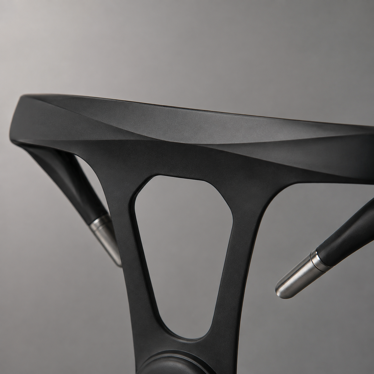 Macro detail of the AlignPulse collar crossover and satin silver arm tips